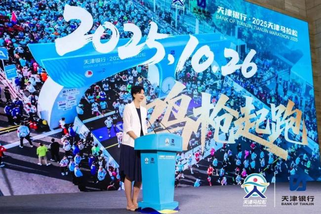 天津一副区长担任天津马拉松领跑员