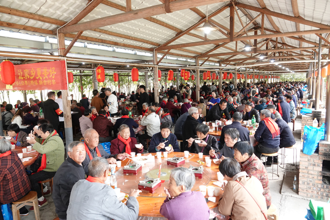 91岁老人重阳节请全村600人吃饭