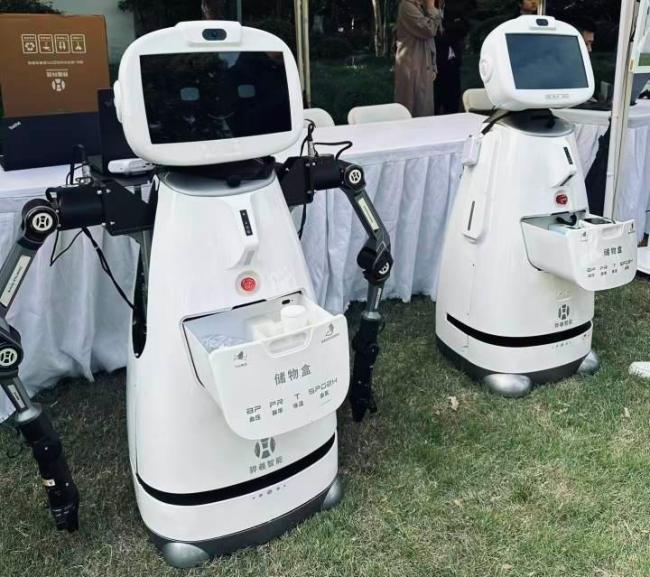 老人需要什么样的养老机器人 智能助老新体验