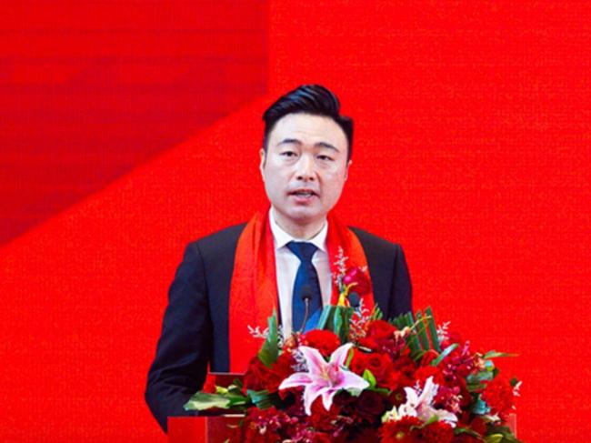 80后跑美卖“老头乐”攒下百亿财富