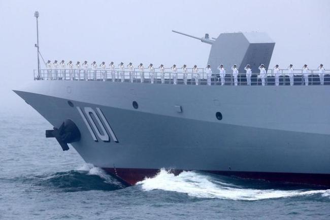 万吨大驱海上编队实战演练！导弹连射 对“敌”舰艇编队火力全开