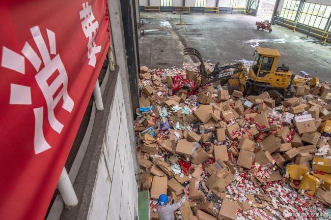 男子运输上万条假烟获刑2年9个月 高额运费暴露真相