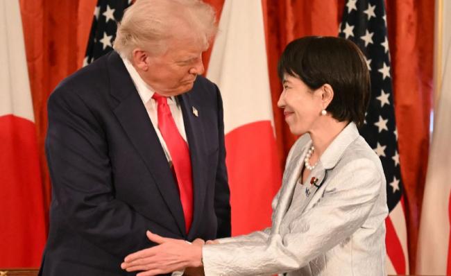 日本网民批高市早苗谄媚 引发全球关注