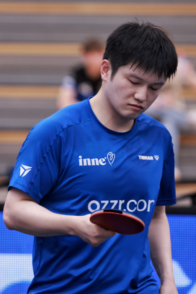 樊振东化身撅嘴小猪 网友:太可爱了!