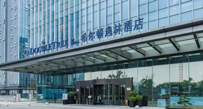 夫妻入住希尔顿酒店半夜遭赤身男闯入 酒店房卡失误引发恐慌