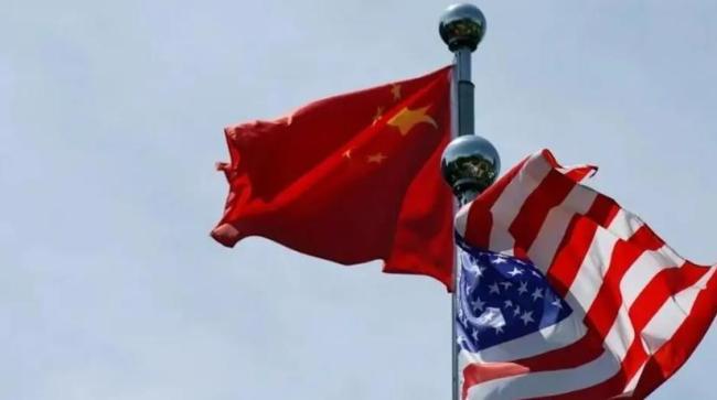 APEC领导人集体合影 外交棋局中的微妙信号