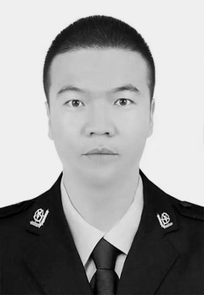 90后民警油罐车内救被困司机牺牲