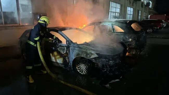 杭州一教练车高架上突发自燃 通城高架北向南路段受影响