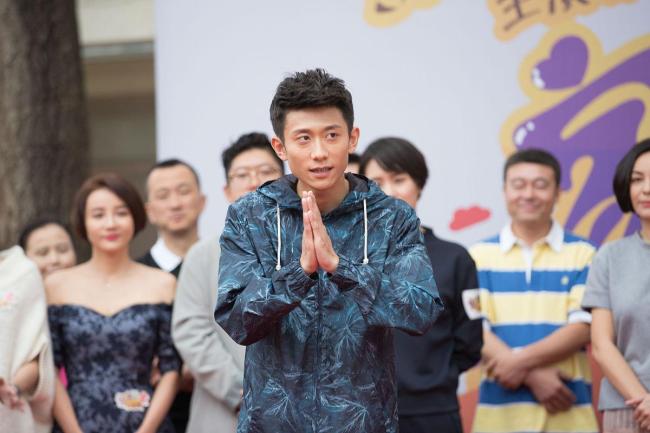 张一山爆改霸道总裁 西装暴徒惊艳全网