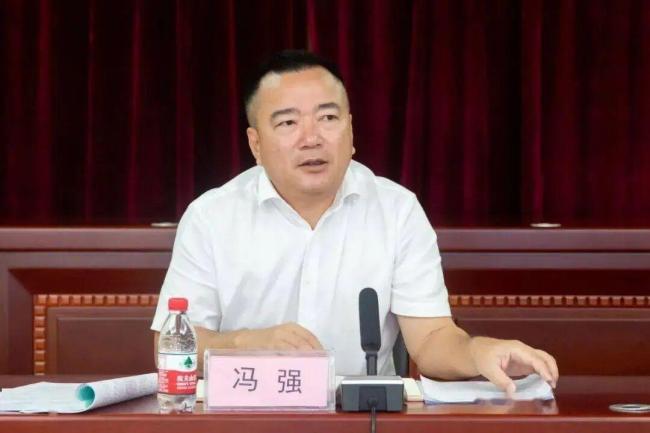 区委书记沉迷游戏区长沉迷高尔夫 违纪违法双双被查