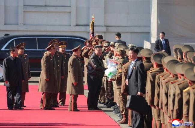 金正恩视察朝鲜特种部队第十一军指挥部