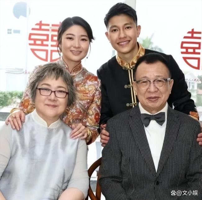 许惠菁发文悼念父亲许绍雄 深情告别传奇一生