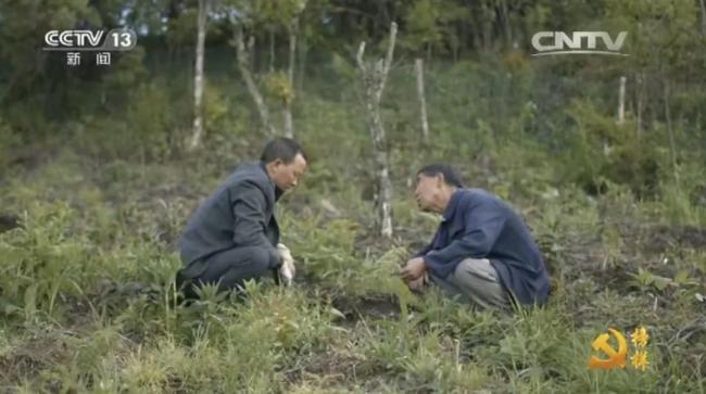 扶贫老书记去世 工资卡余额38.83元 一生奉献留遗产