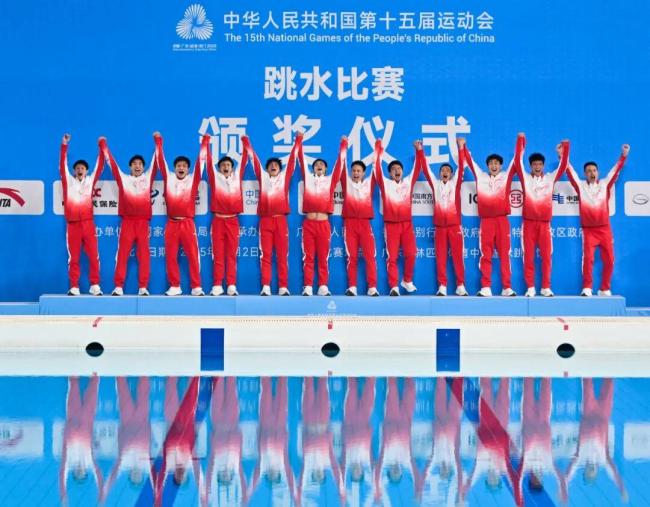 全红婵体验德华带娃 暖心互动引关注