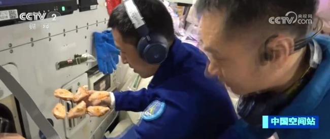 世界首创“太空炉子”内藏大乾坤 航天员烧烤吃播