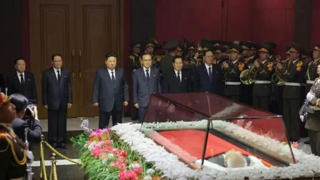 金正恩吊唁金永南 朝鲜举行国葬
