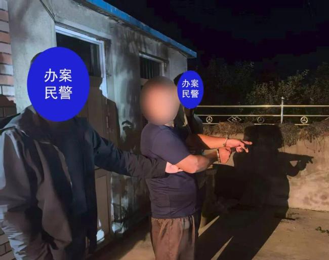 民警被拖行百米终将嫌疑人绳之以法 英勇无畏抓捕行动