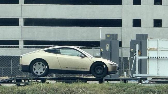 马斯克剧透特斯拉四款AI芯片 自动驾驶新进展