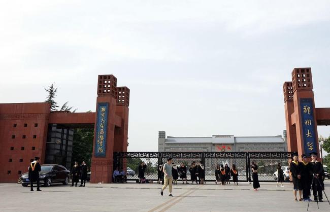 拔钥匙的副校长丢了谁的体面 权力越界引争议