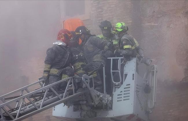 罗马斗兽场附近古建筑坍塌 中世纪塔楼突发垮塌