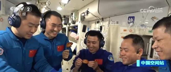 世界首创“太空炉子”内藏大乾坤 航天员烧烤吃播