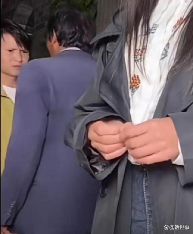 上拉如闯入小英娘家把小英吓哭 离婚风波再起