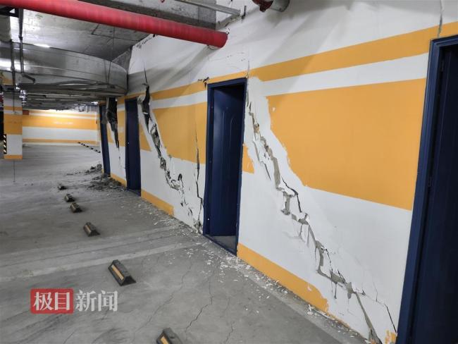 小区地下车库现裂缝下沉？当地回应