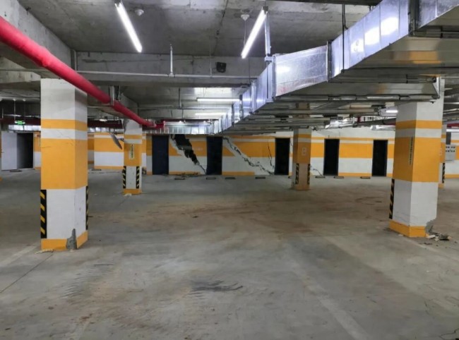 河北一小區(qū)地下室現(xiàn)巨大裂縫和大洞！