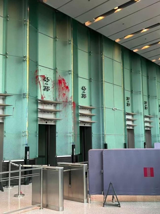 男子求见李嘉诚被拒 向公司泼红漆 滋扰事件再发