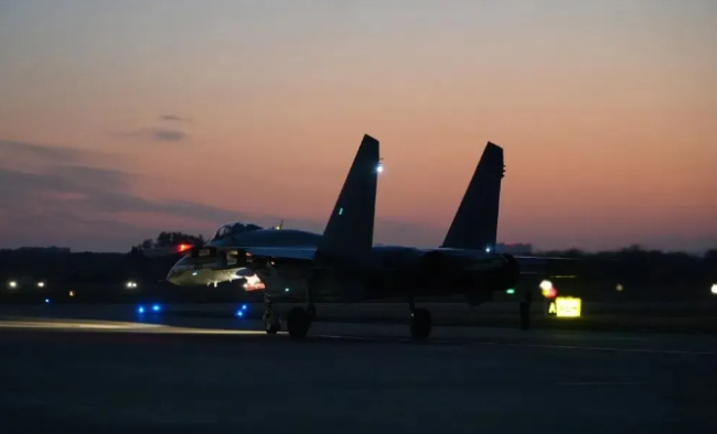 战机编队 昼夜鏖战 一组硬核训练大图来袭