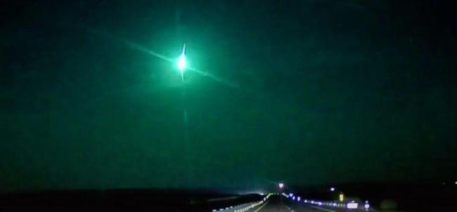 多地現(xiàn)不明飛行物：發(fā)綠光、速度極快 流星體或人造物墜落