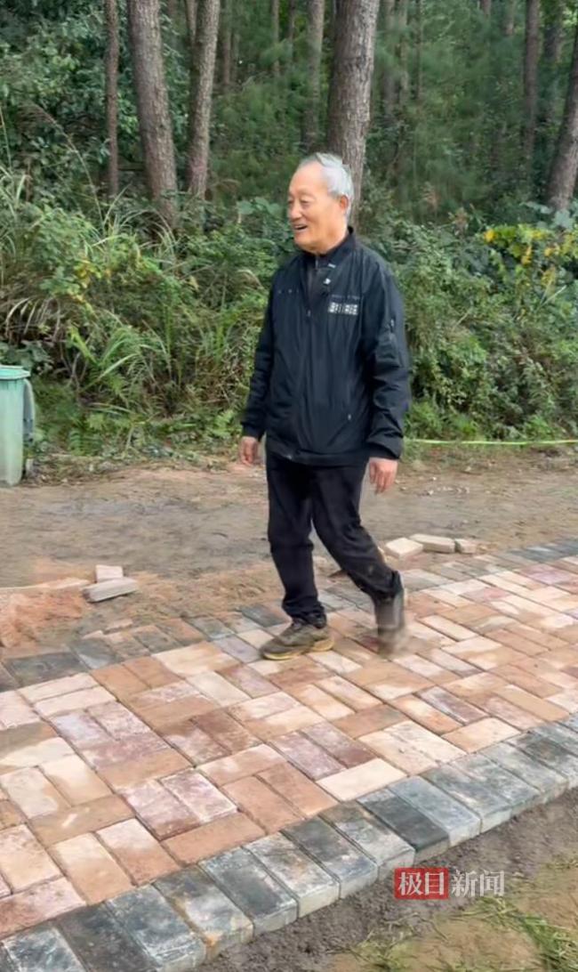 史上最寒酸动物园土路正硬化铺砖 质朴坚守感动人心