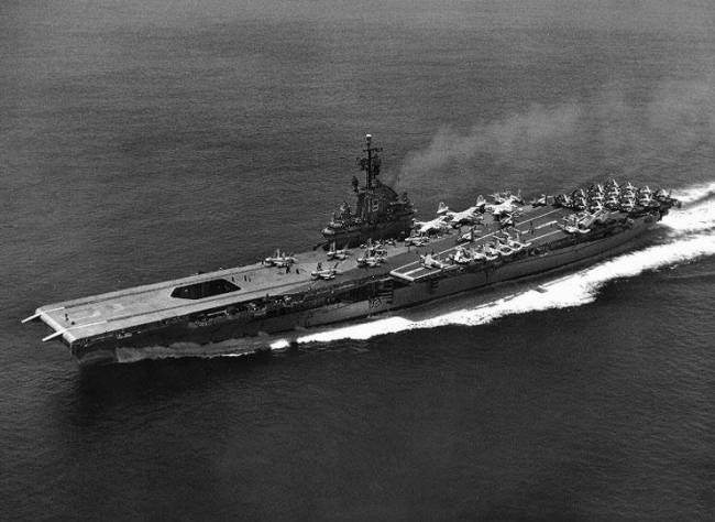 为何航母放飞舰载机需要逆风航行 提升升力保障安全