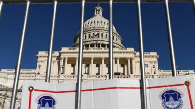 停摆下的美国：政治博弈与民生冲击 联邦雇员首当其冲