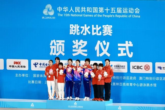 无缘奖牌!全红婵夸自己还是很棒:特别开心,就是伤情恢复得不怎么样;仍为你们喝彩!