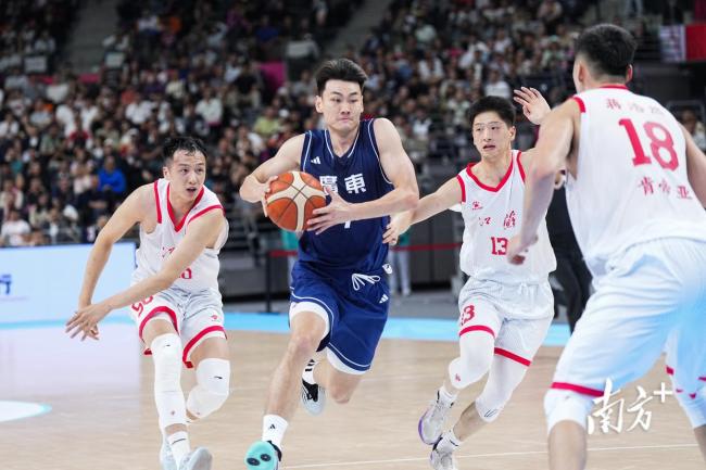广东男篮胜江苏提前锁定八强 徐杰王睿泽闪耀全场