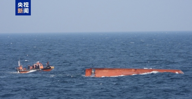 中國(guó)漁船公海傾覆畫(huà)面曝光 3名船員仍失蹤