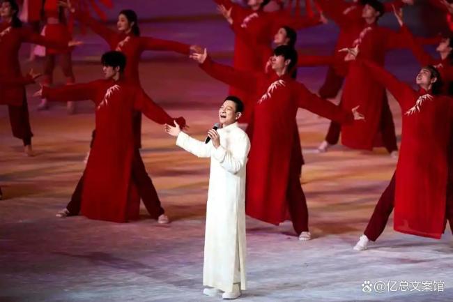 刘德华再唱《中国人》掀全场大合唱 点燃跨代情感共鸣