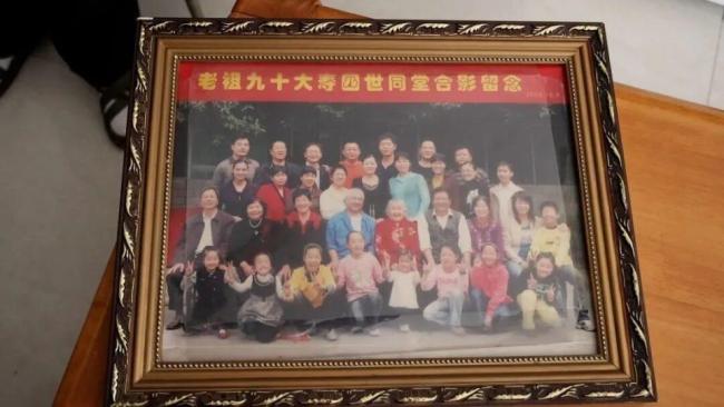 郑州115岁老人：90多还为重孙做棉衣，勤劳传递家的温暖