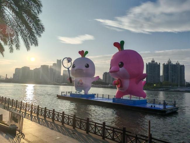 十五运吉祥物花式整活 倒立起舞 岭南非遗点亮珠江夜