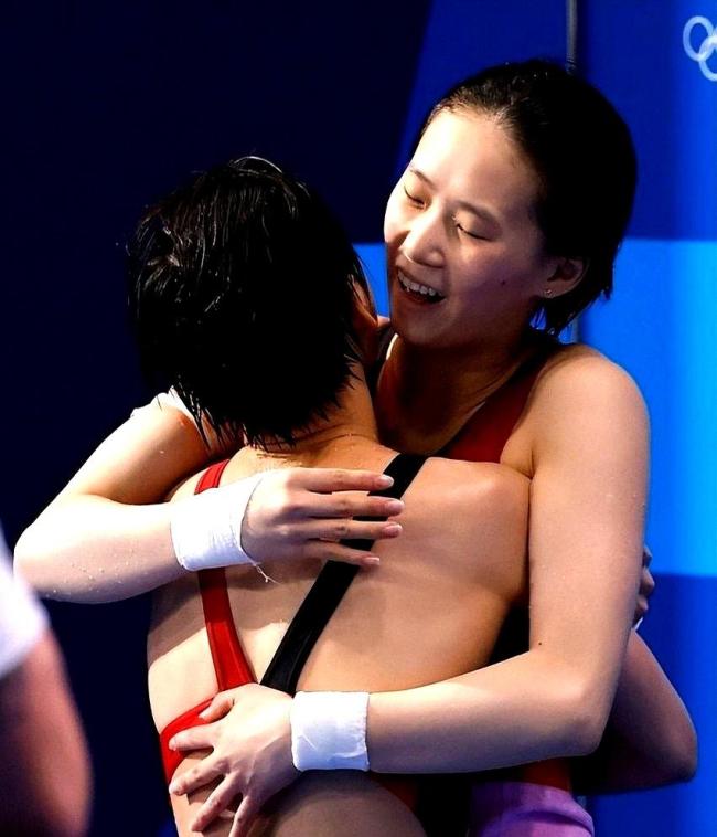 陈芋汐全运会倒立俯卧撑 聚光灯下的新挑战