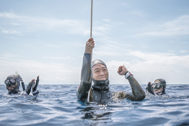 在海下百米感受“活著”的人