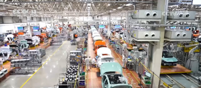 新能源车市场迎消费高峰 政策调整促销量激增