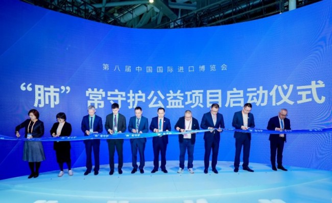 直观复星携Ion支气管镜机器人亮相进博会，以公益守护与人才培养践行医疗普惠