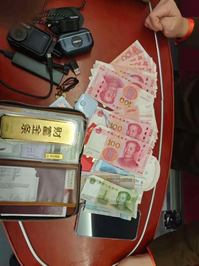 女子坐高铁遗落价值百万金条!列车员急寻失主……