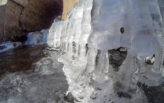 五台山北台龙王殿被“冰封” 古建变身冰雕艺术