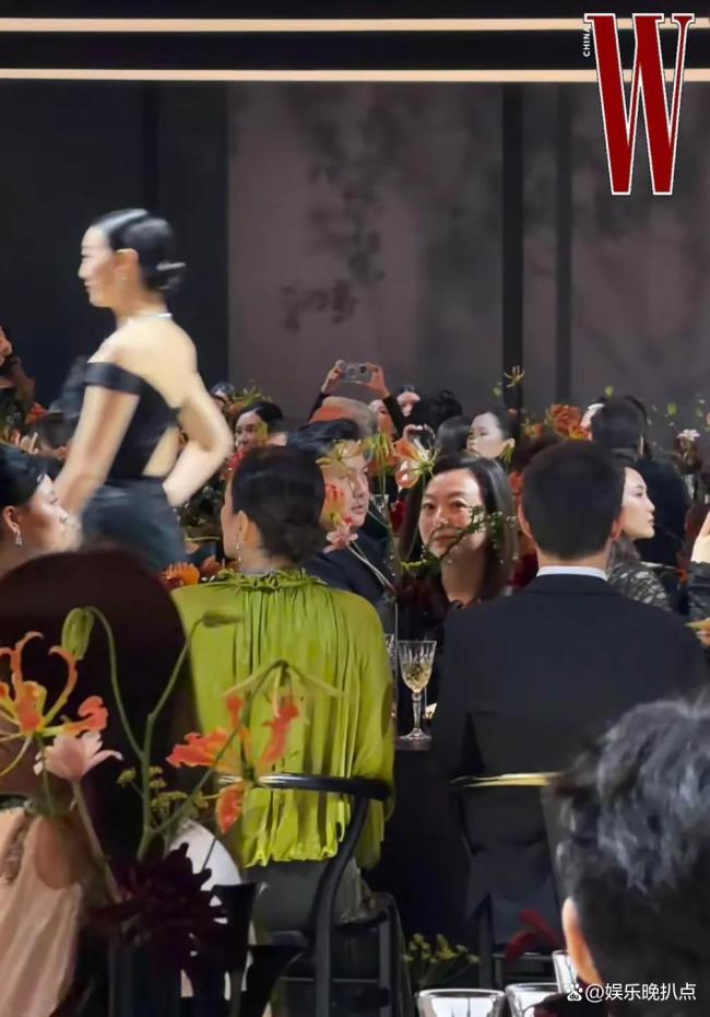 巩俐出席卡地亚晚宴 霸气依旧闪耀现场