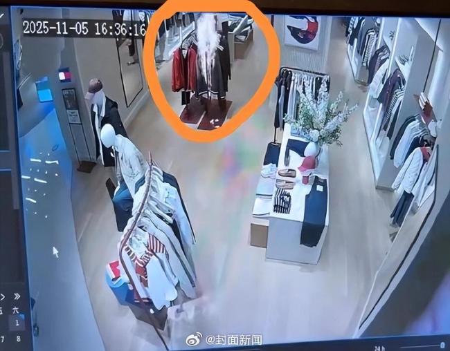 女子商场放火衣服引发火灾，点火系统立即反应