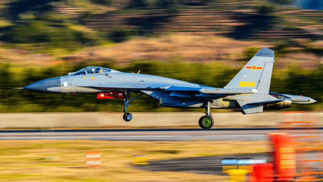 台湾终于有隐形战机了 神龙见首不见尾