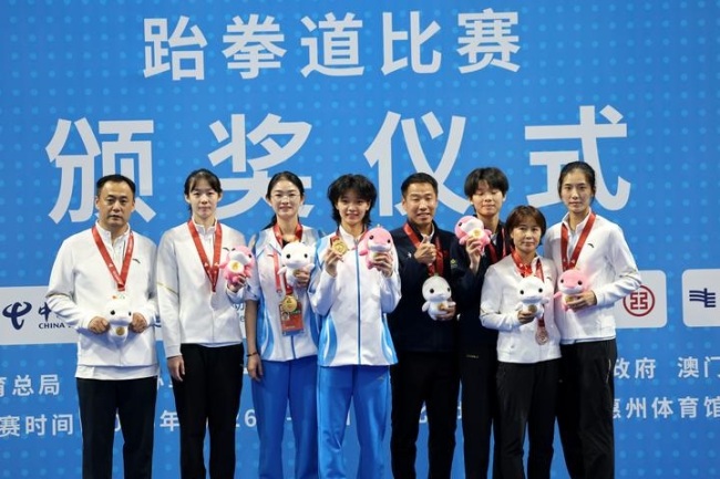 全运会选手倒地庆祝后发现比赛没结束 赛事提前引发关注